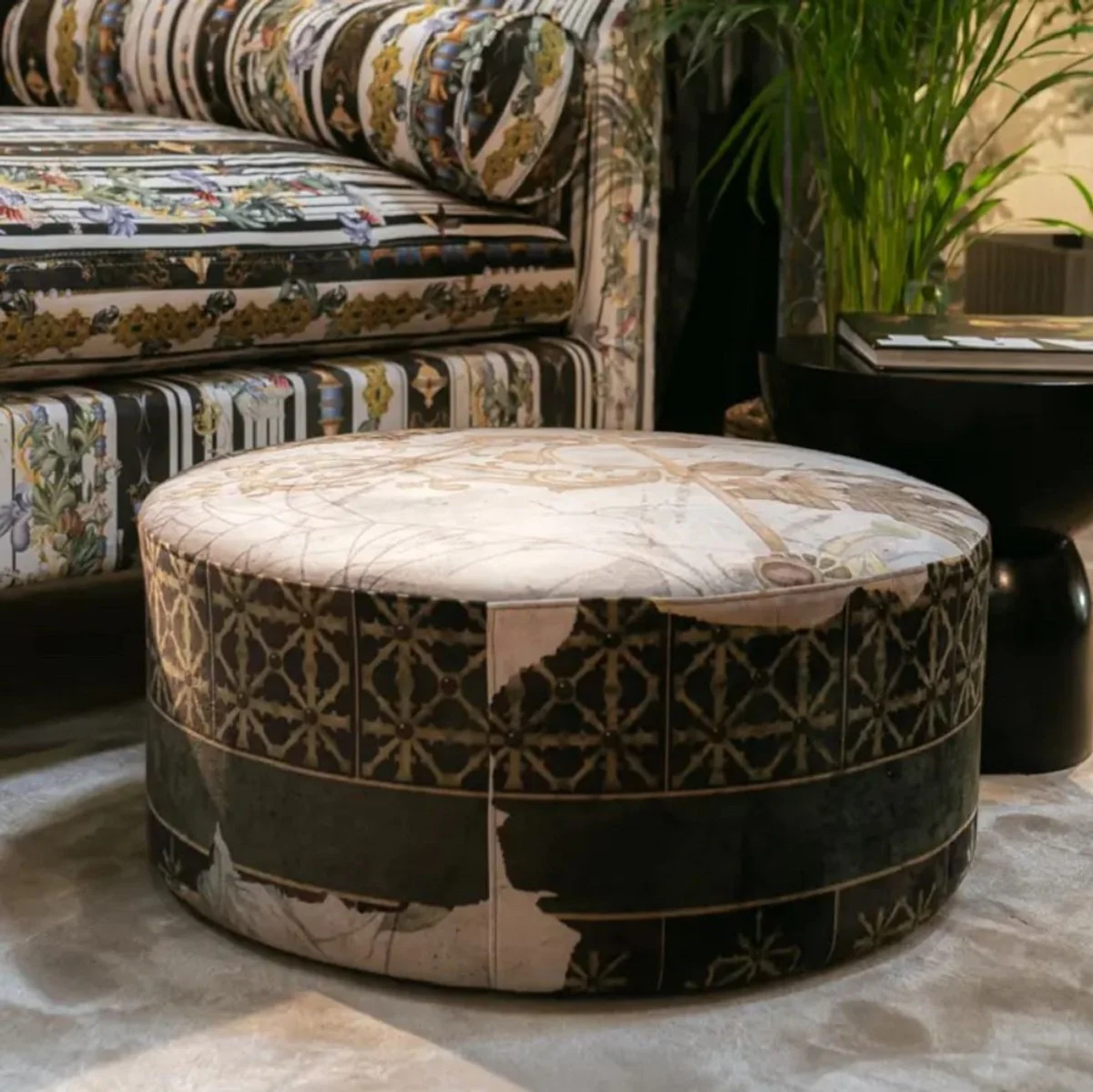 Luxury footstool green / multicolored Ø 75 x H. 30 cm - Round velvet stool - Living room furniture - Hotel furniture - Luxury furniture - Luxury furnishings