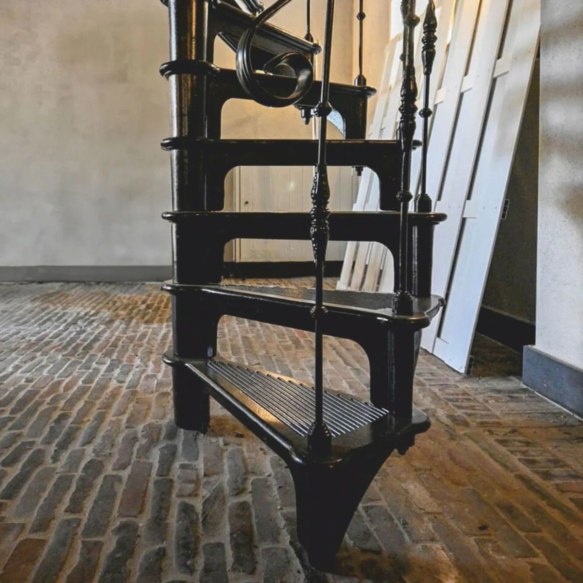Cast iron spiral staircase with railing right side black H. 300 cm - Rustic spiral staircase