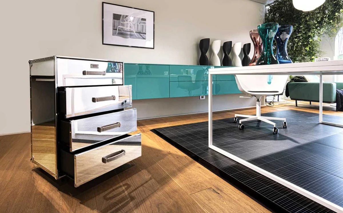Luxury chest of drawers in suitcase design silver 52 x 43 x H. 75 cm - Handmade mirrored aluminum chest of drawers with 4 drawers and wheels - Living room & office furniture
