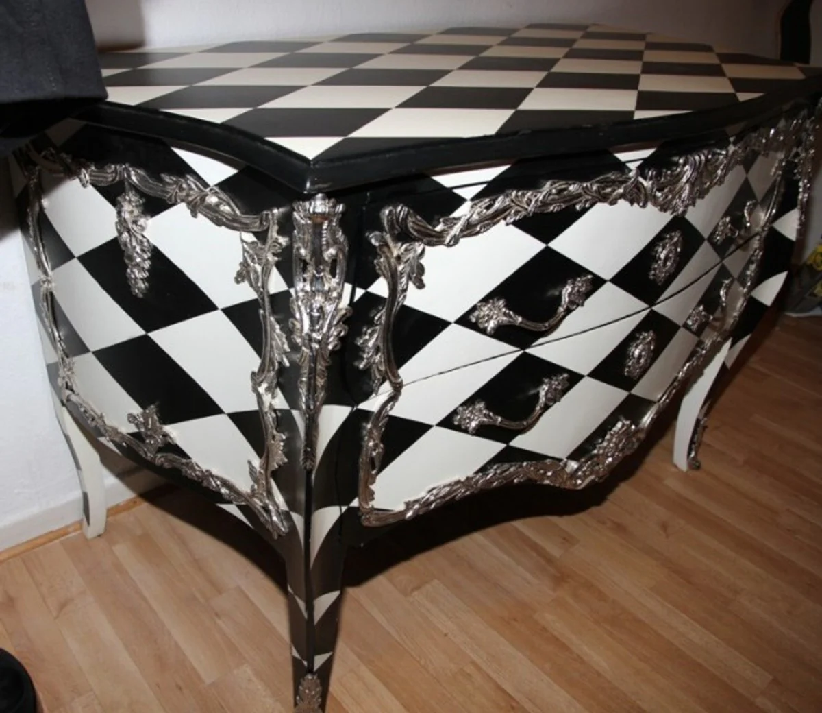 Baroque chest of drawers Karo design - handmade baroque furniture